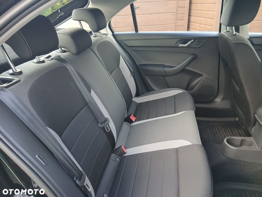 Skoda RAPID 1.4 TSI Ambition DSG - 6