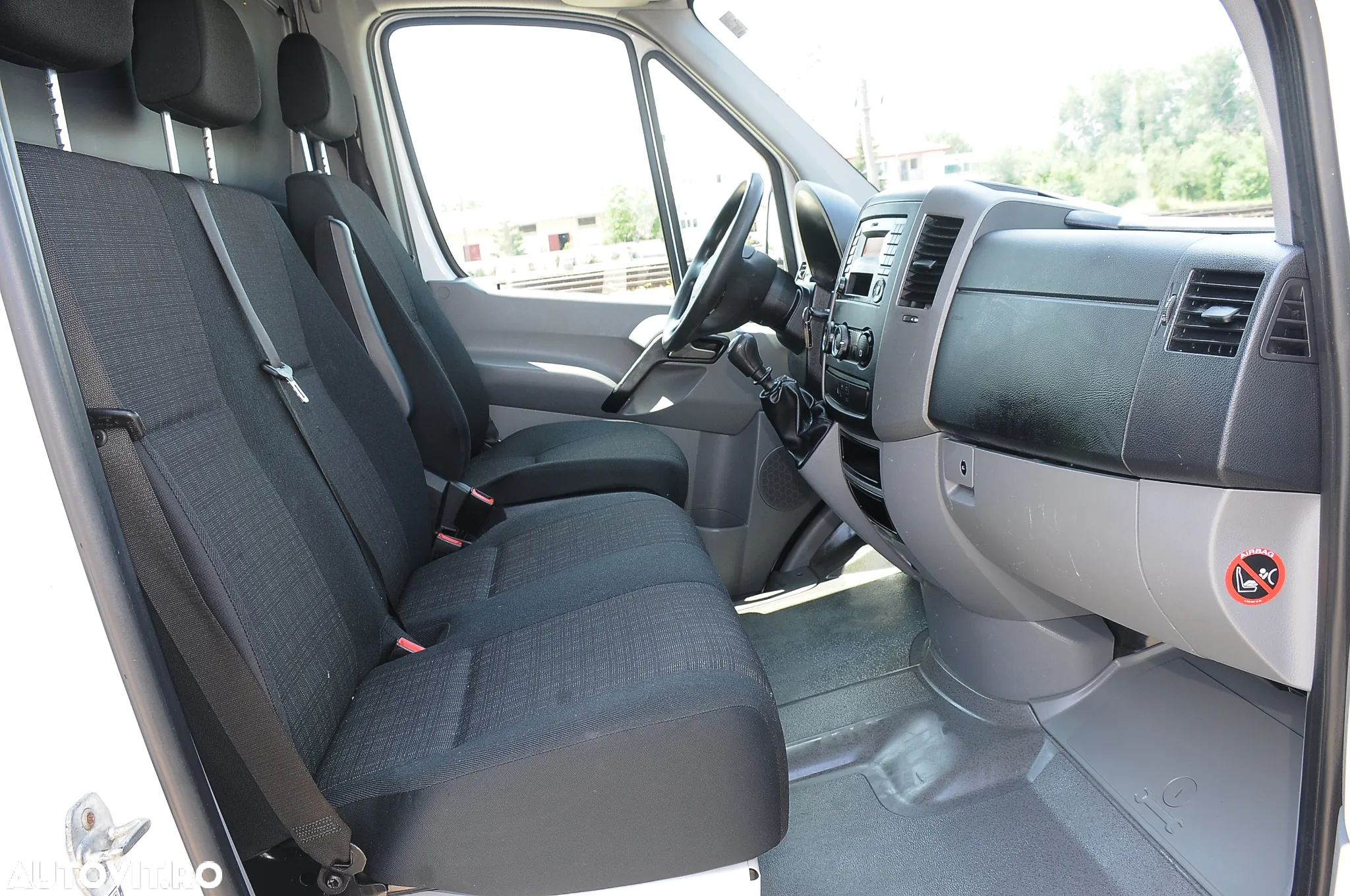 Mercedes-Benz Sprinter - 11