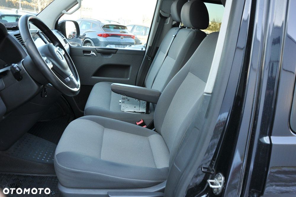 Volkswagen Caravelle - 14