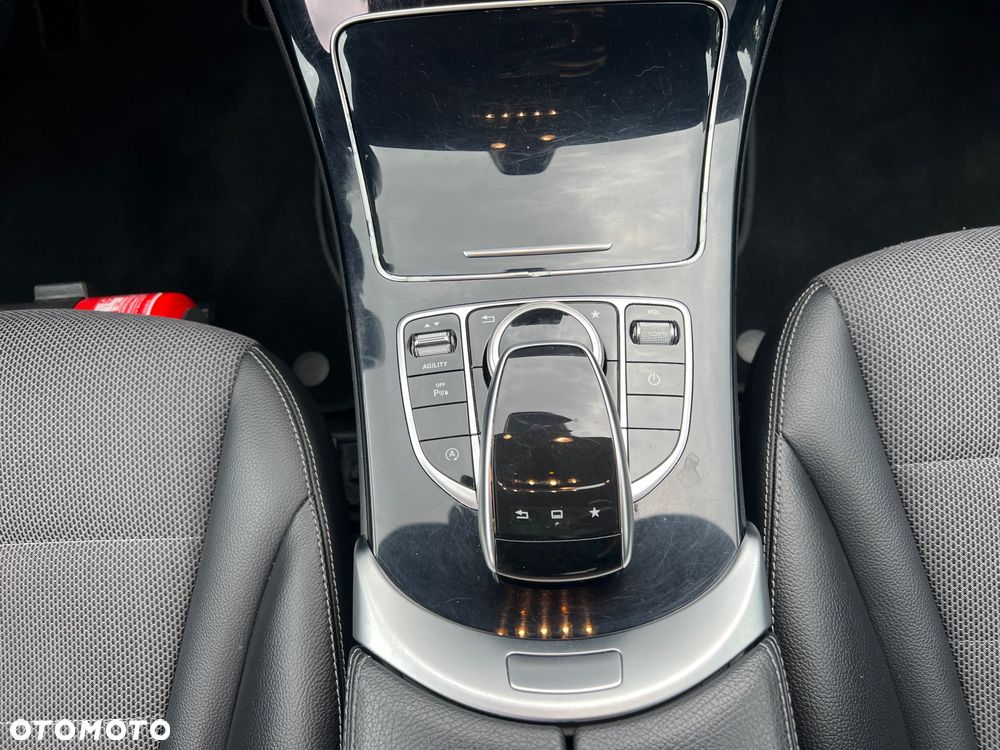 Mercedes-Benz Klasa C 250 7G-TRONIC - 32