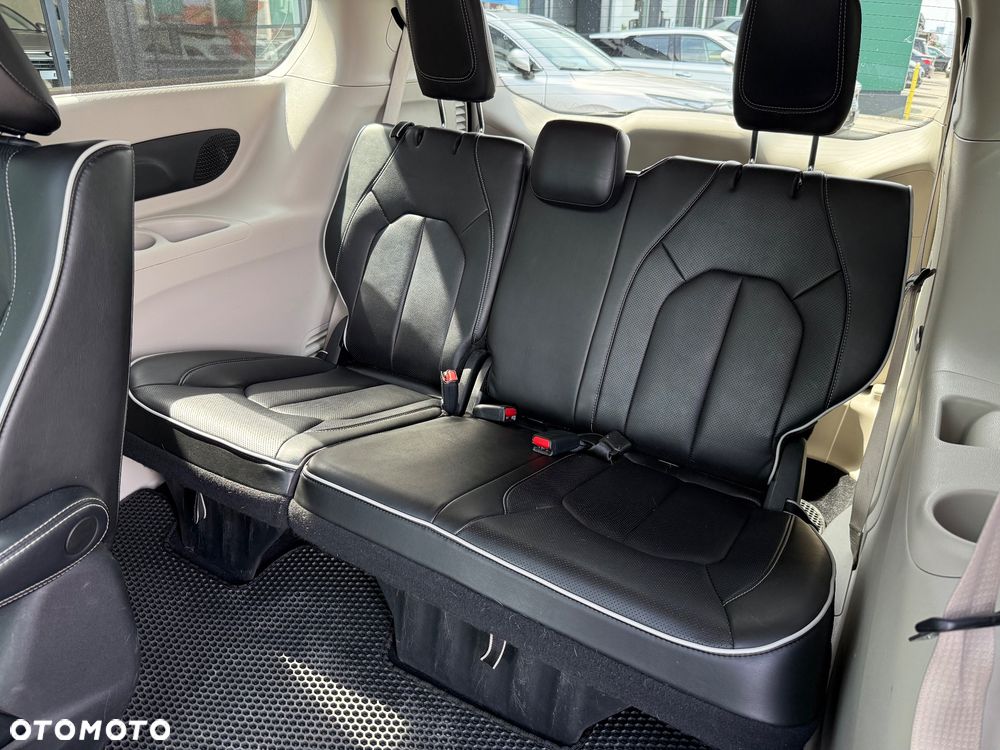 Chrysler Pacifica - 29