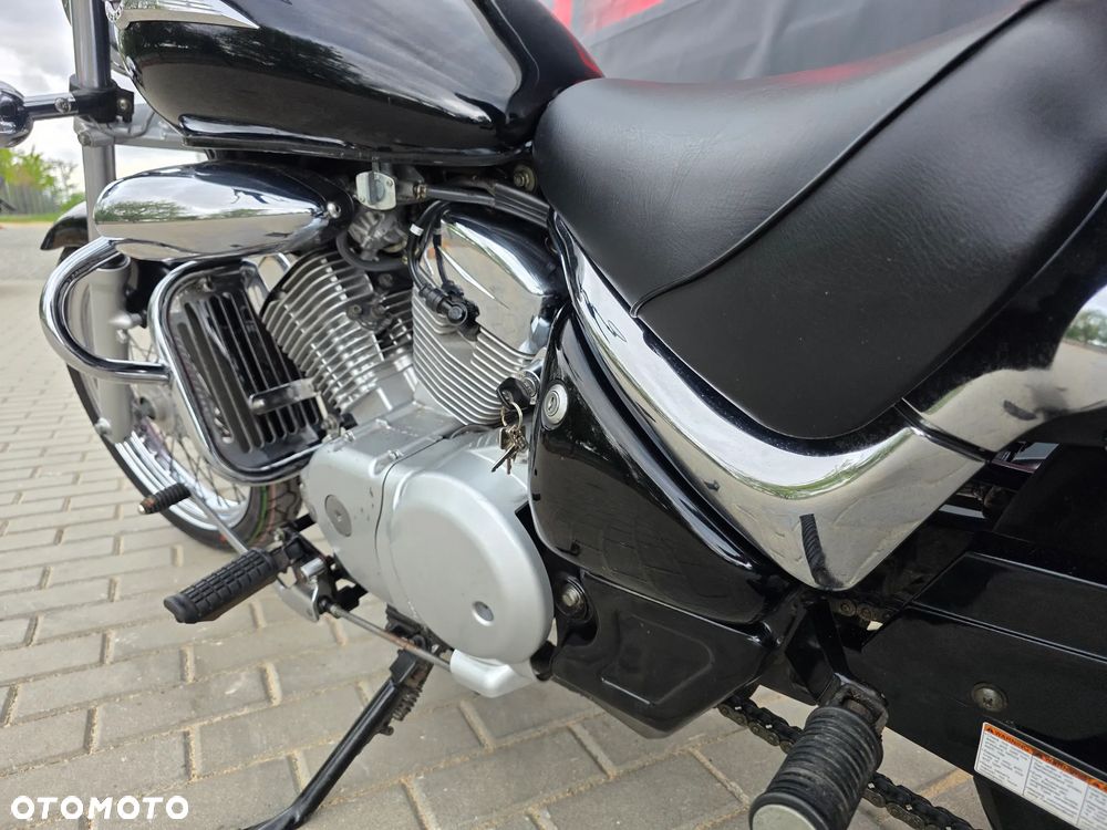 Suzuki Intruder - 16