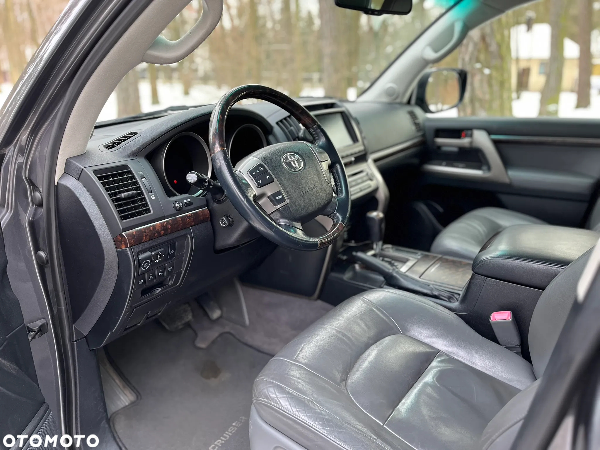 Toyota Land Cruiser - 10