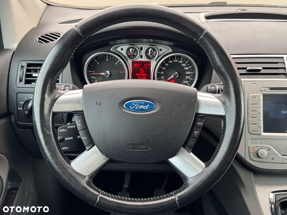 Ford Kuga 2.0 TDCi 4x4 Titanium - 34