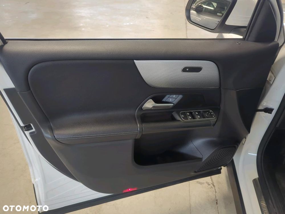 Mercedes-Benz GLB 200 7G-DCT - 16