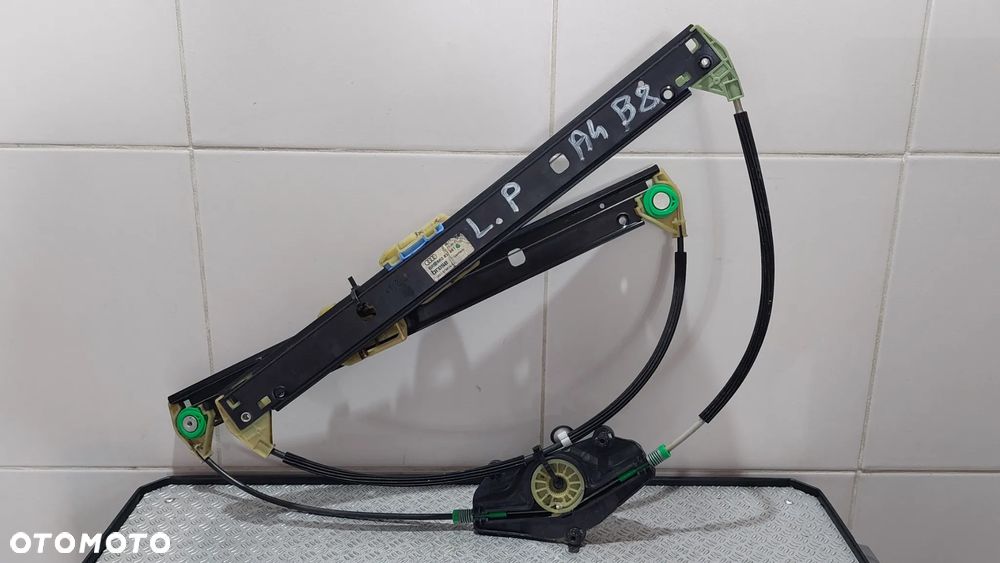 PODNOŚNIK MECHANIZM SZYBY LEWY PRZÓD AUDI A4 B8 R2009 NR 8K0837461