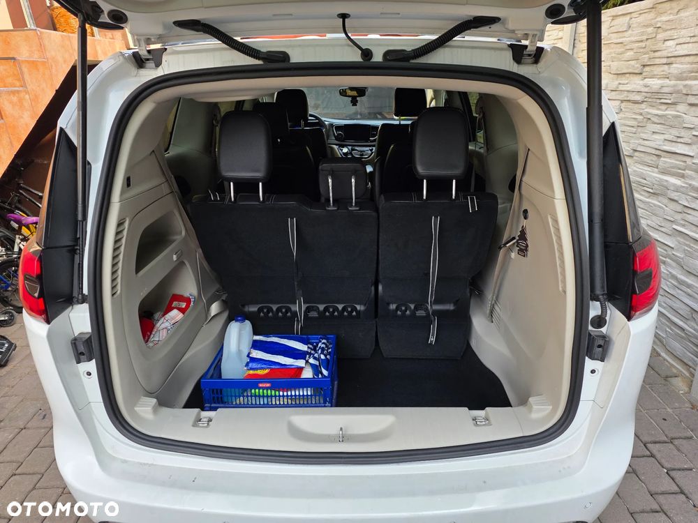 Chrysler Pacifica - 12