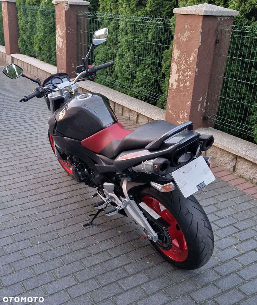Suzuki GSR - 6