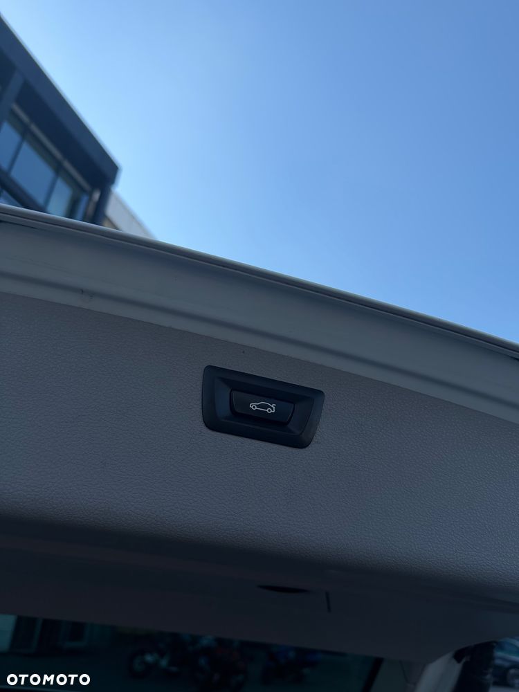 BMW Seria 3 318d Sport Line - 15