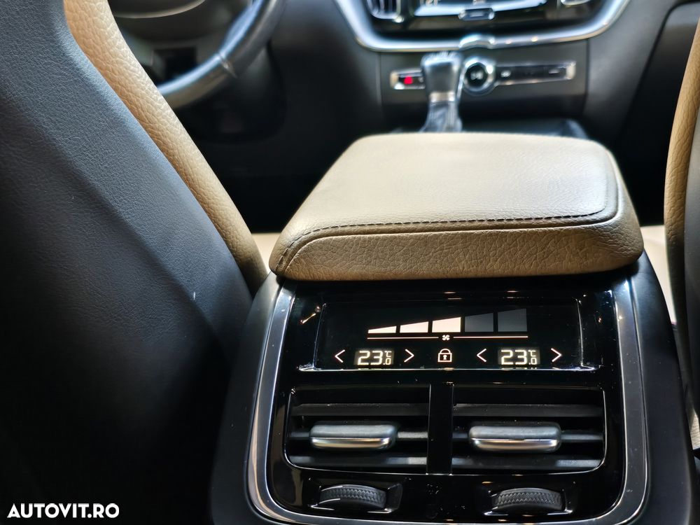 Volvo XC 60 D4 Momentum Pro - 13