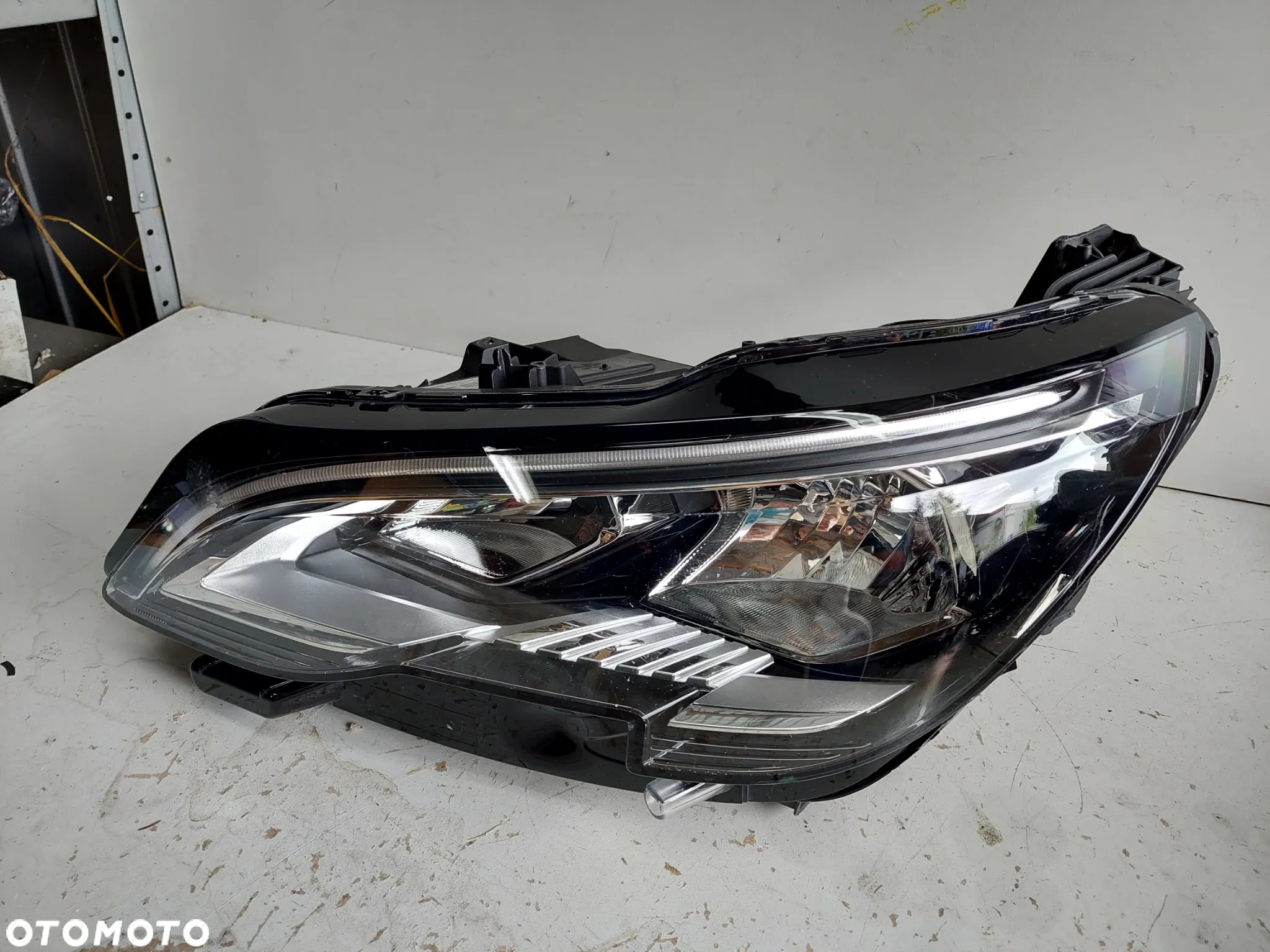 PEUGEOT 3008 5008 II lampa lewa EU - 2