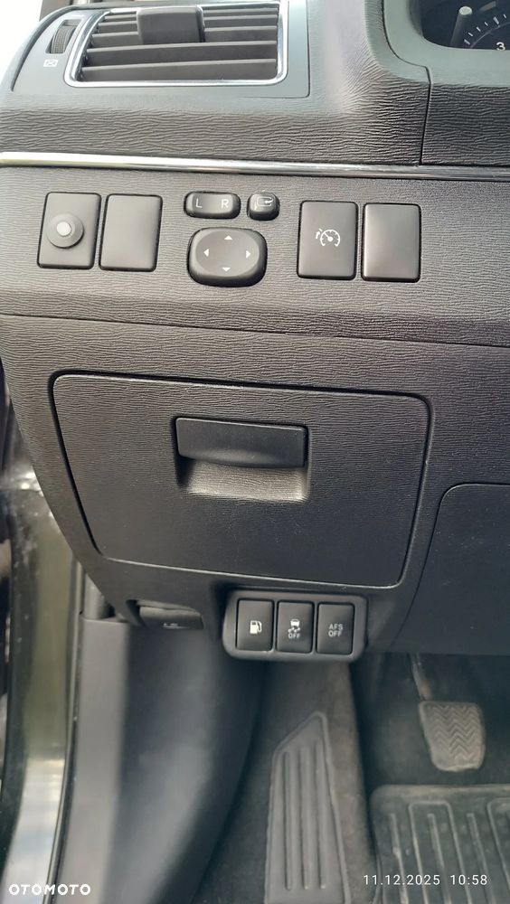 Toyota Avensis 1.8 Premium - 25