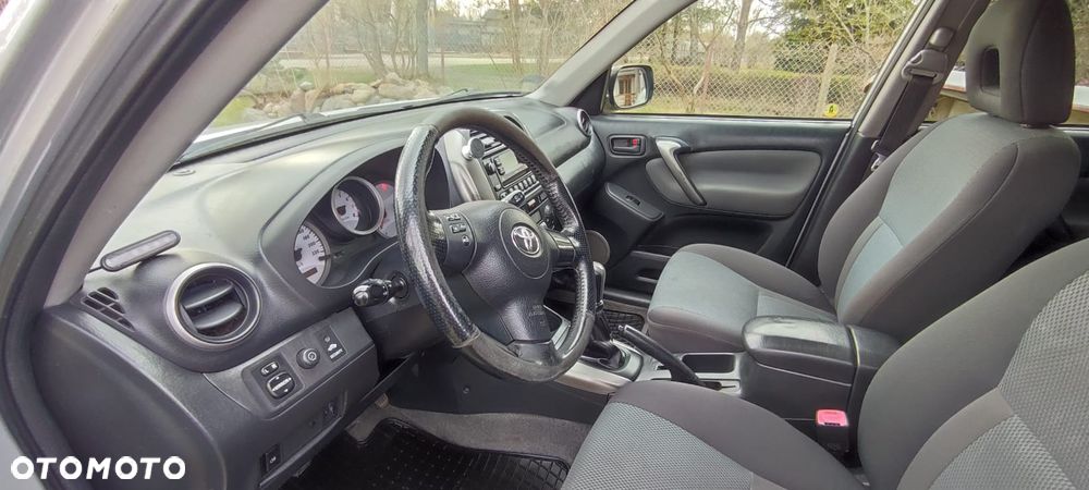 Toyota RAV4 2.0 VVT-i 4x4 - 18