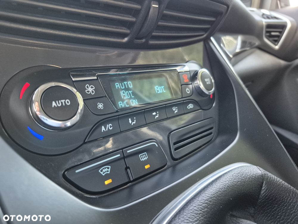 Ford Kuga 2.0 TDCi 2x4 Titanium - 14