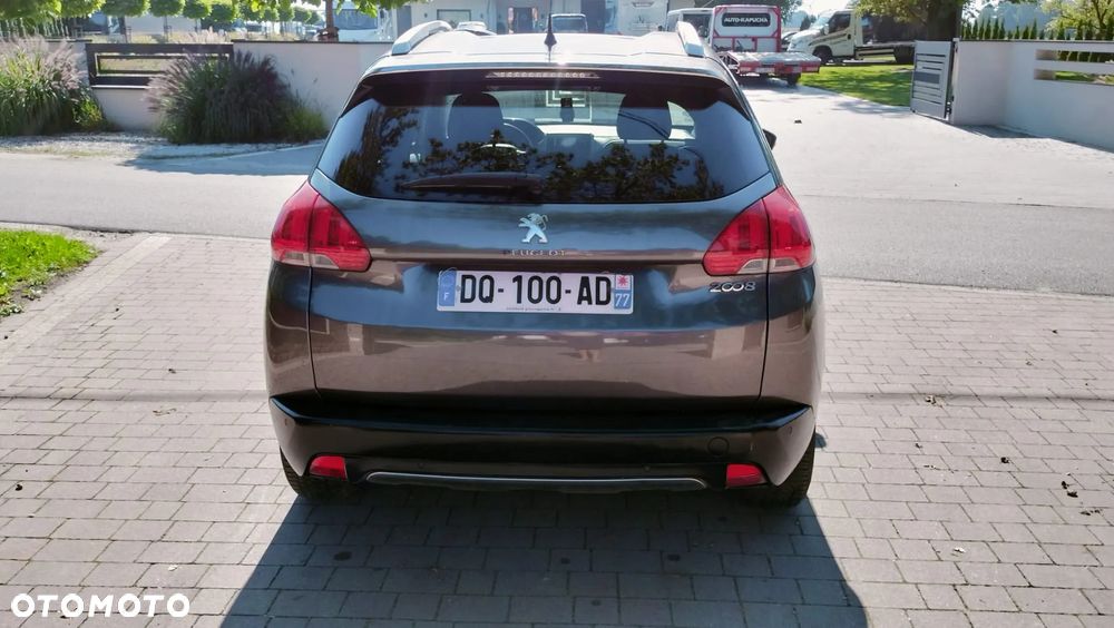 Peugeot 2008 1.2 Pure Tech Style - 5