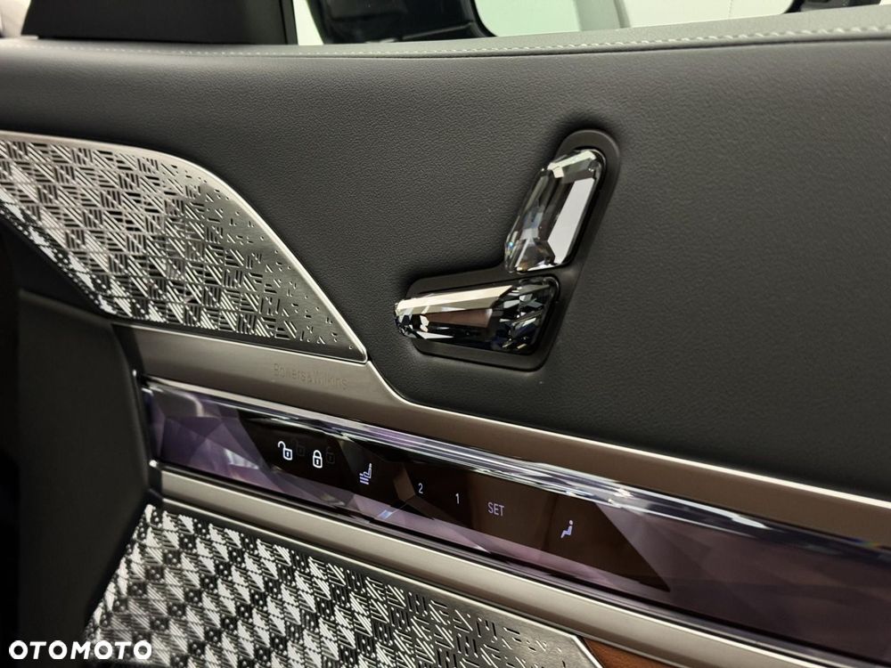 BMW Seria 7 - 32