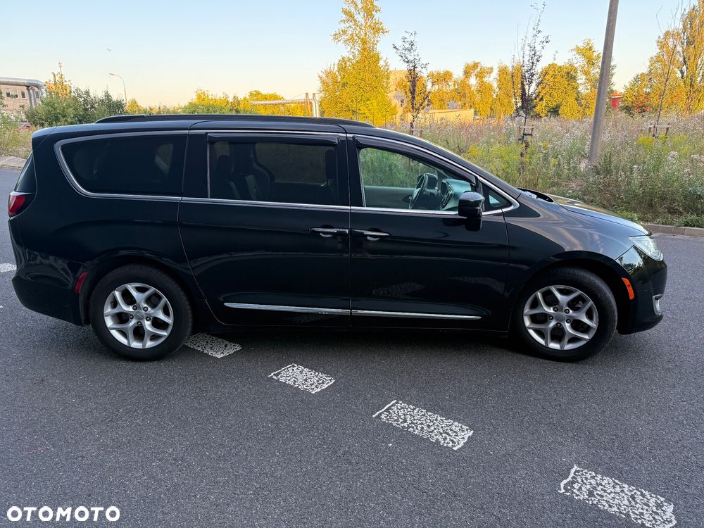 Chrysler Pacifica - 3