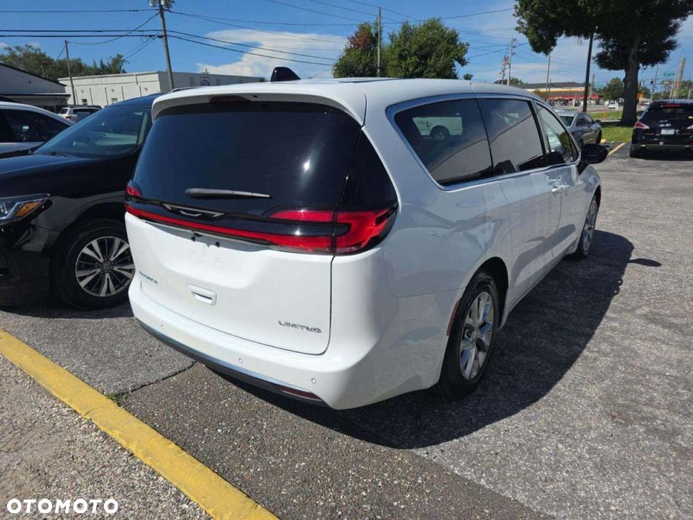 Chrysler Pacifica - 5