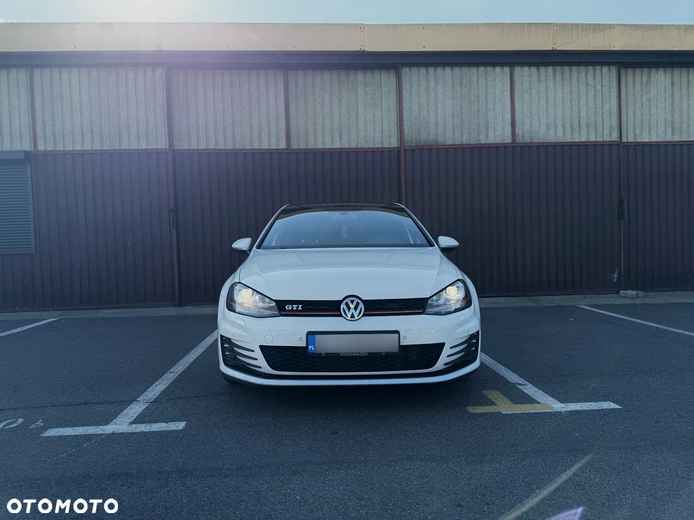 Volkswagen Golf - 2