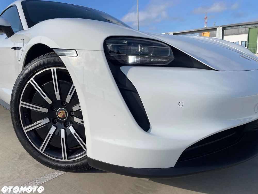 Porsche Taycan Performance Plus - 13