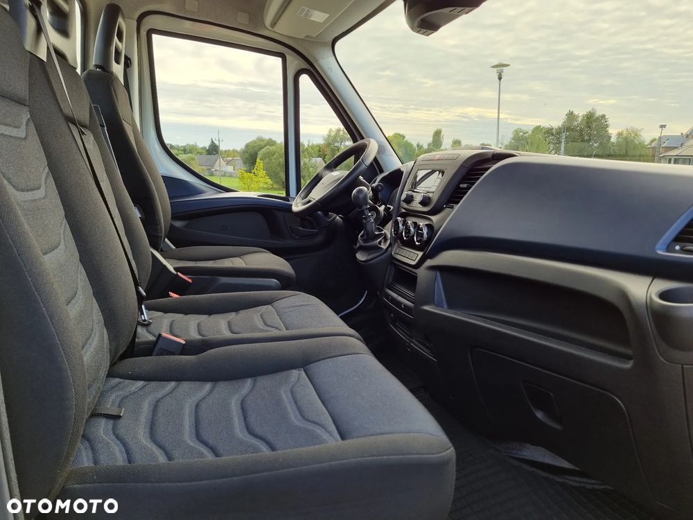 Iveco Daily 50-180 3.0 HPi 180KM 12-Palet Skrzynia dł 5.8 - 8