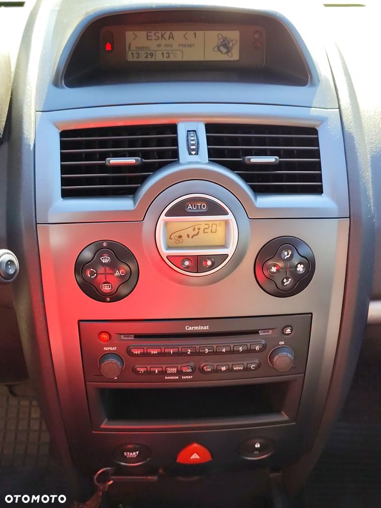 Renault Megane ver-ii-1-6-16v-confort-authentique - 10