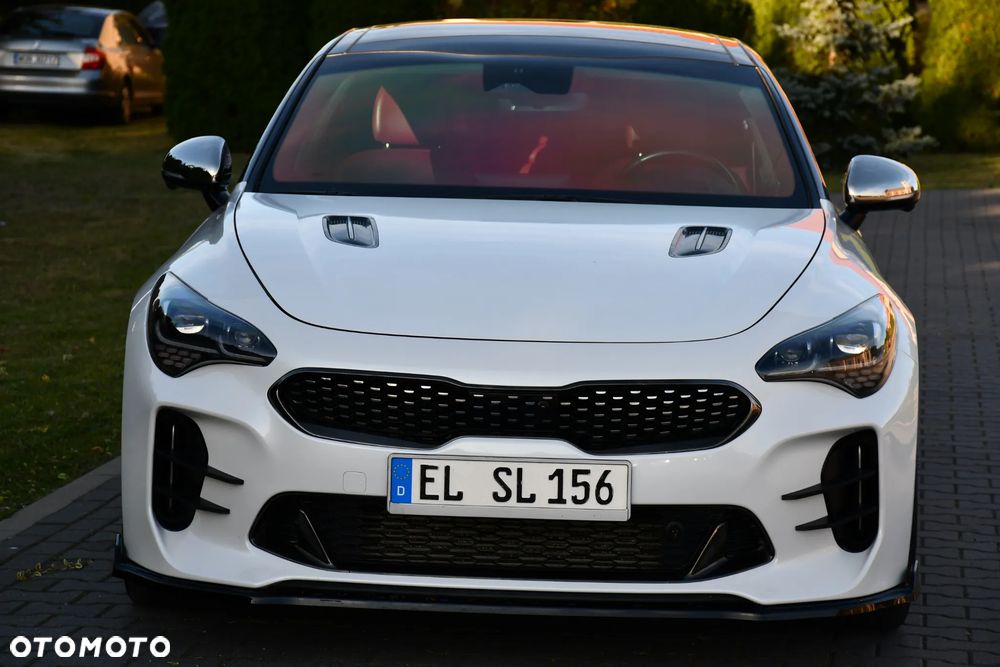 Kia Stinger - 1
