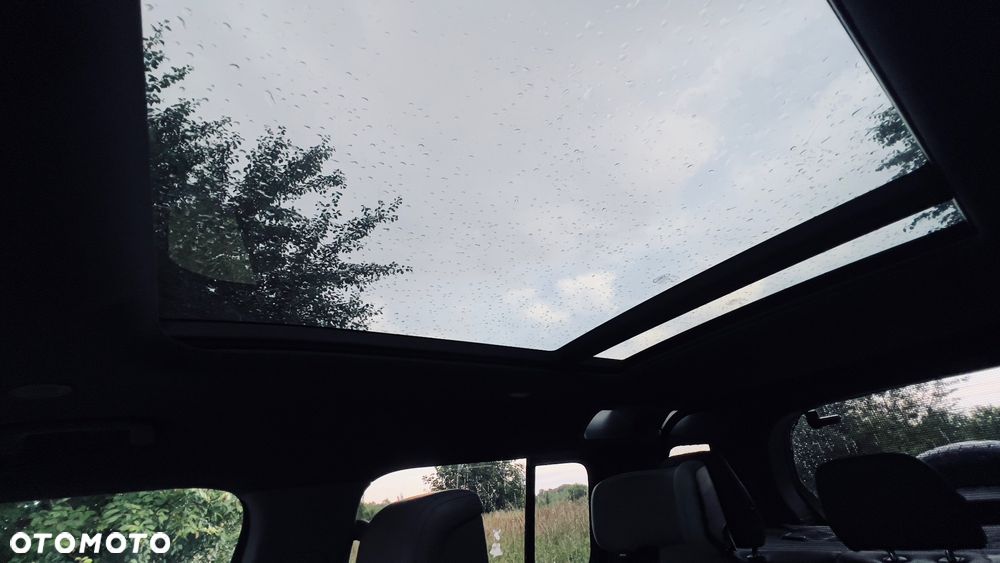 Land Rover Defender - 36