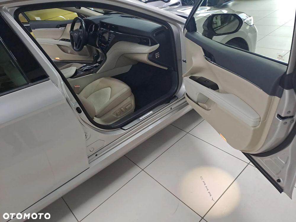 Toyota Camry 2.5 Hybrid Executive CVT - 13