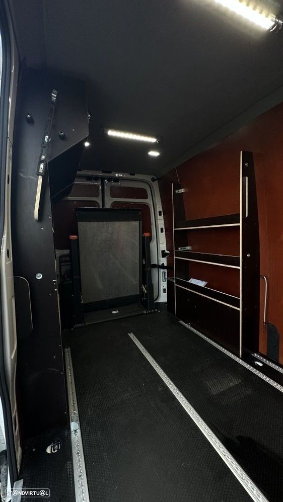 VW Crafter 35 2.0 TDi 140 Medio Tecto Baixo BlueMotion - 21
