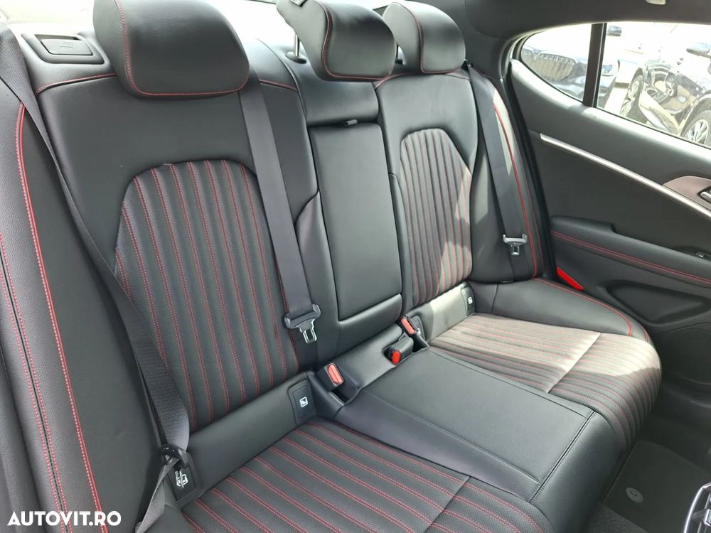 Genesis G70 2.0T Plus AWD 8AT Sport - 15