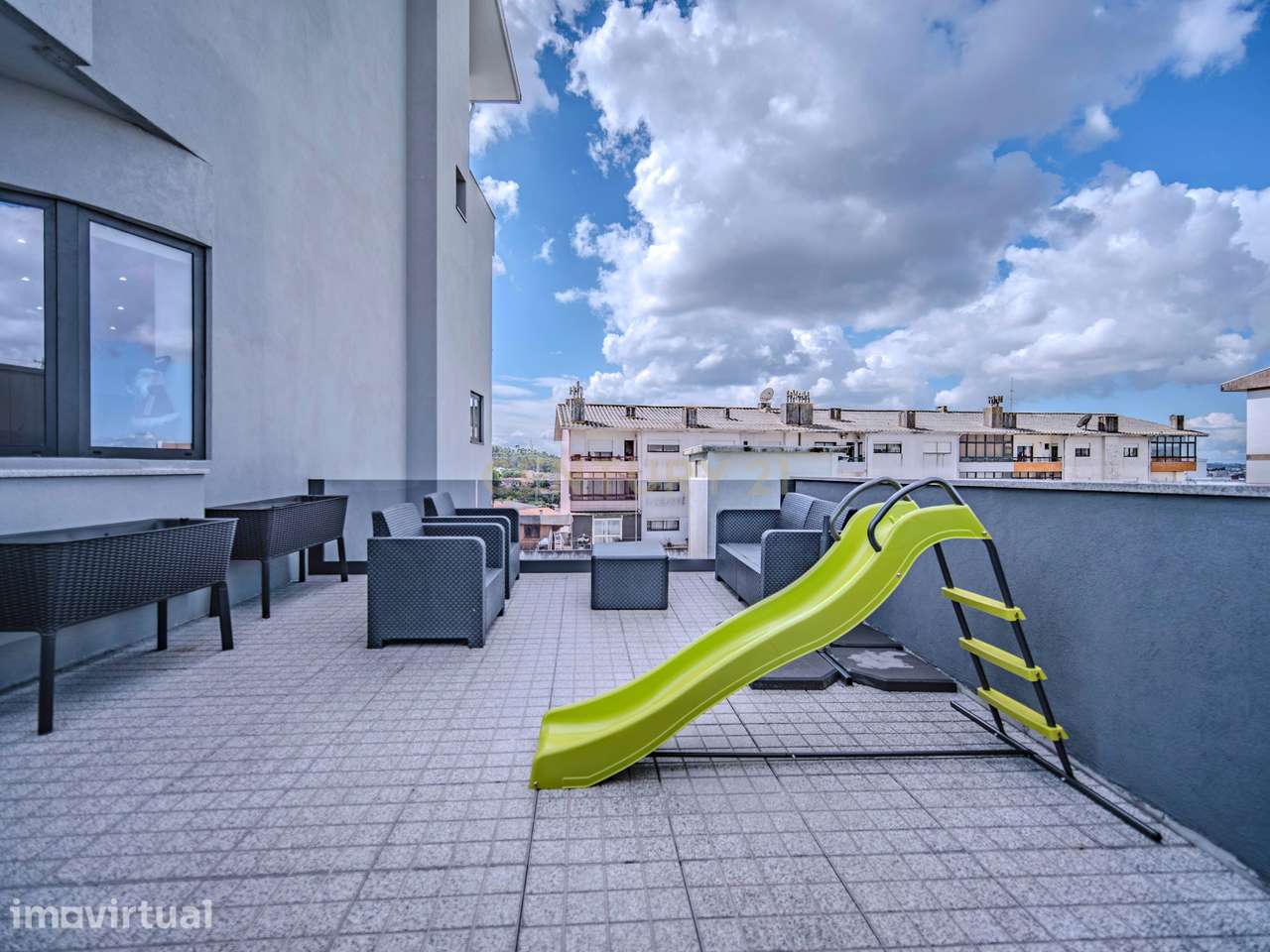Moradia T4+1 | Piscina | Garagem | Terraço | Sótão | Renovada| Baguim - Grande imagem: 5/33