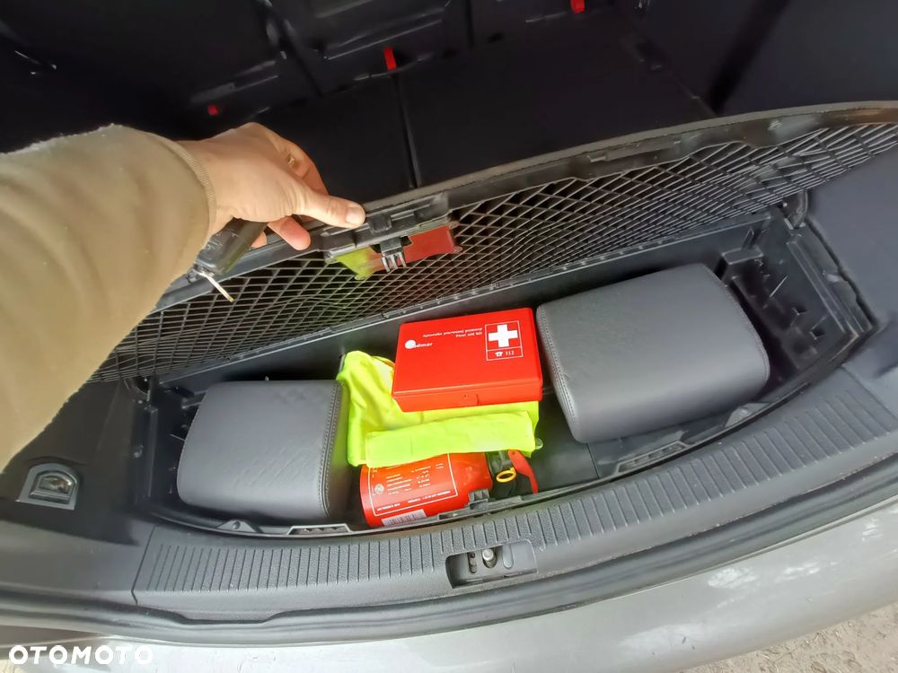 Volkswagen Touran 1.9 TDI DPF Highline DSG - 15