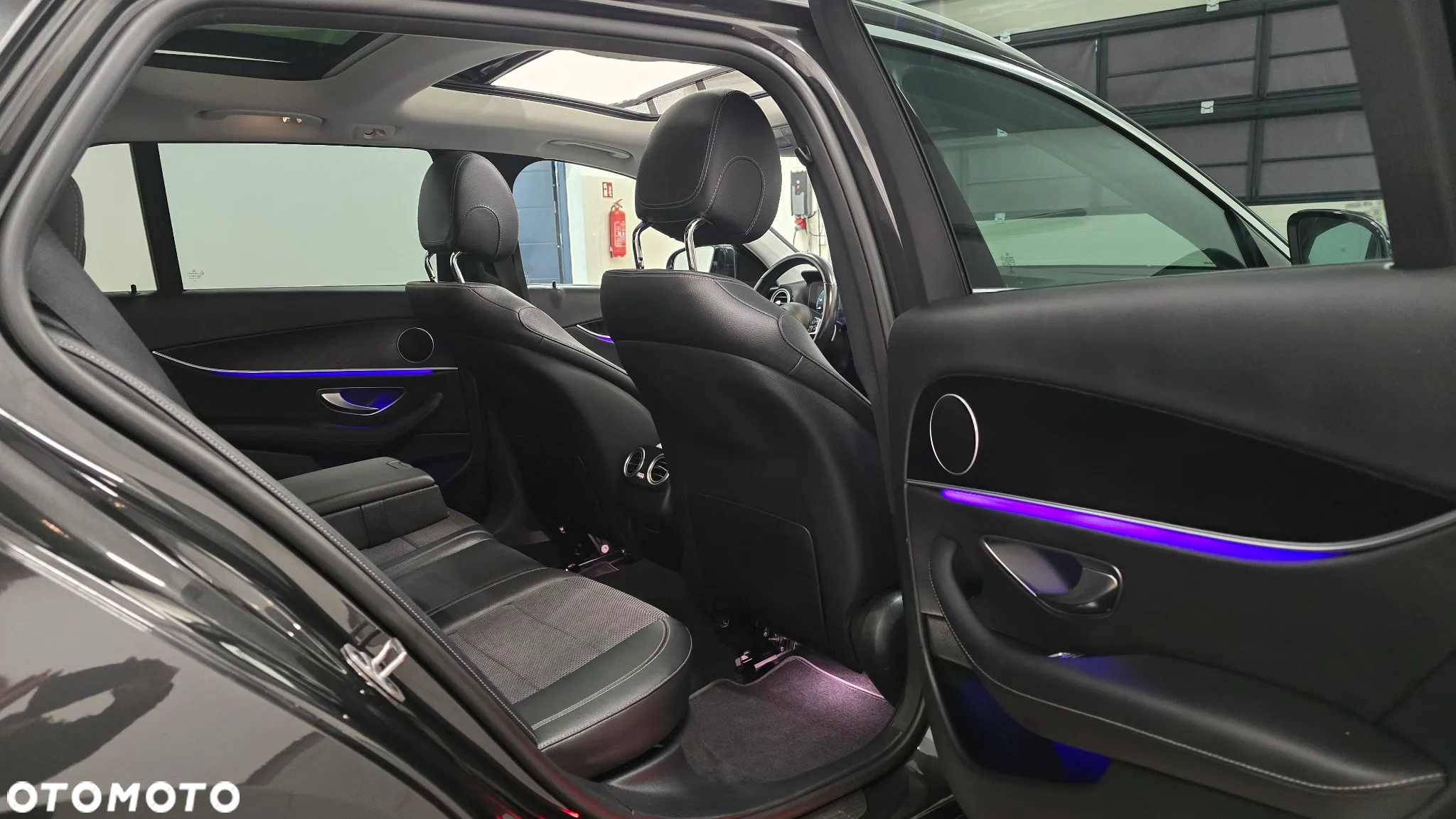 Mercedes-Benz Klasa E 300 de 4Matic T 9G-TRONIC Exclusive - 32