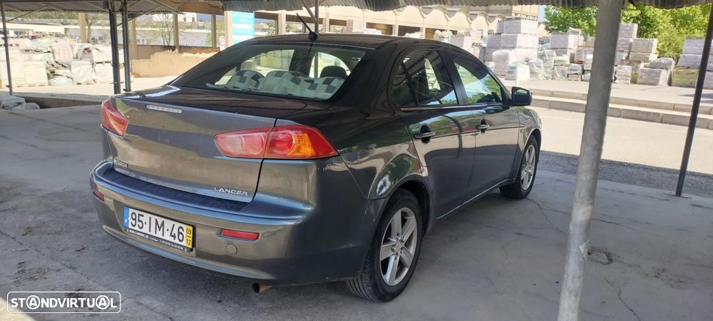 Mitsubishi Lancer 1.5 Invite - 4