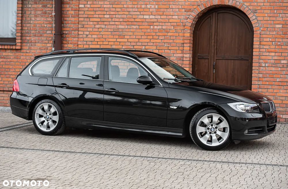BMW Seria 3 330i - 3