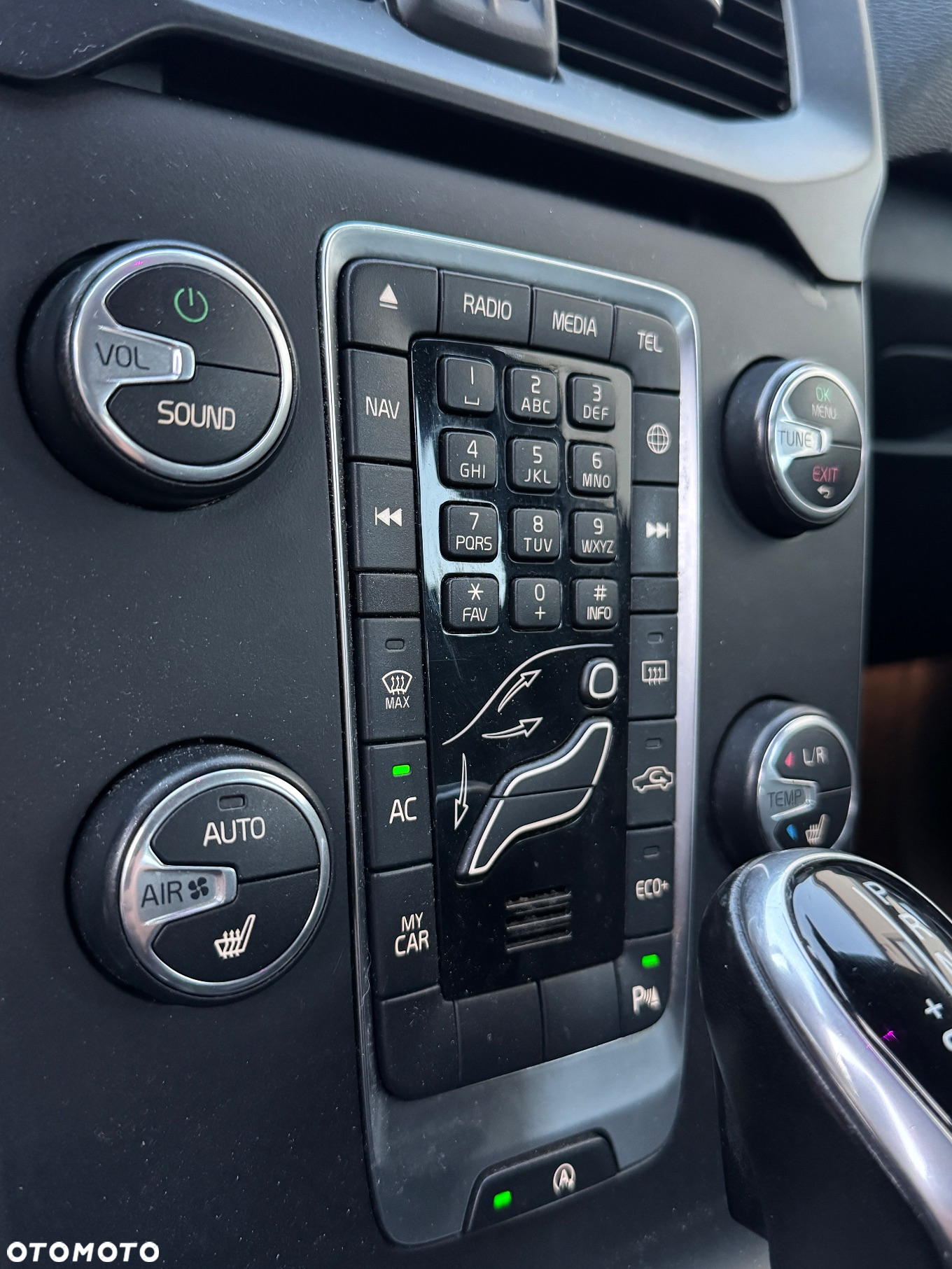 Volvo V40 D2 Drive-E R-Design Momentum - 13