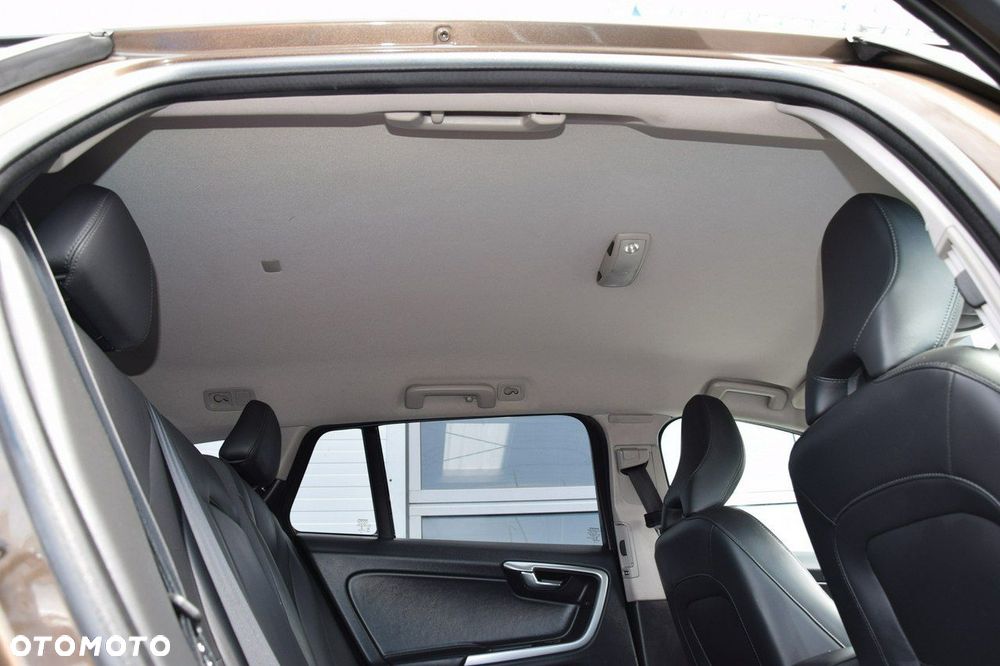 Volvo V60 Cross Country D3 Drive-E Summum - 27