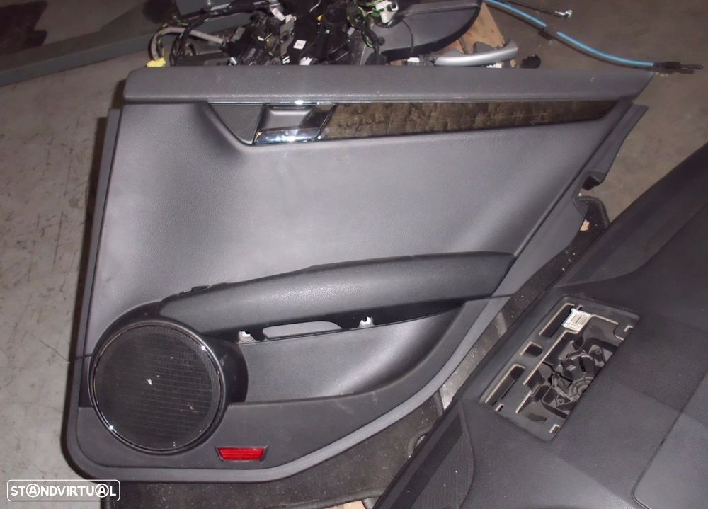 Interiores Mercedes Benz C 220 - 21