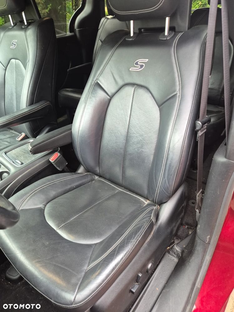 Chrysler Pacifica - 7
