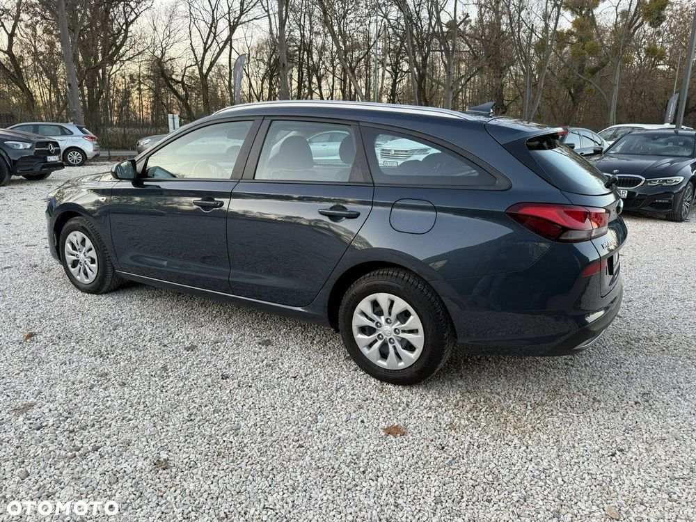 Hyundai i30 1.5 DPI Classic + - 16