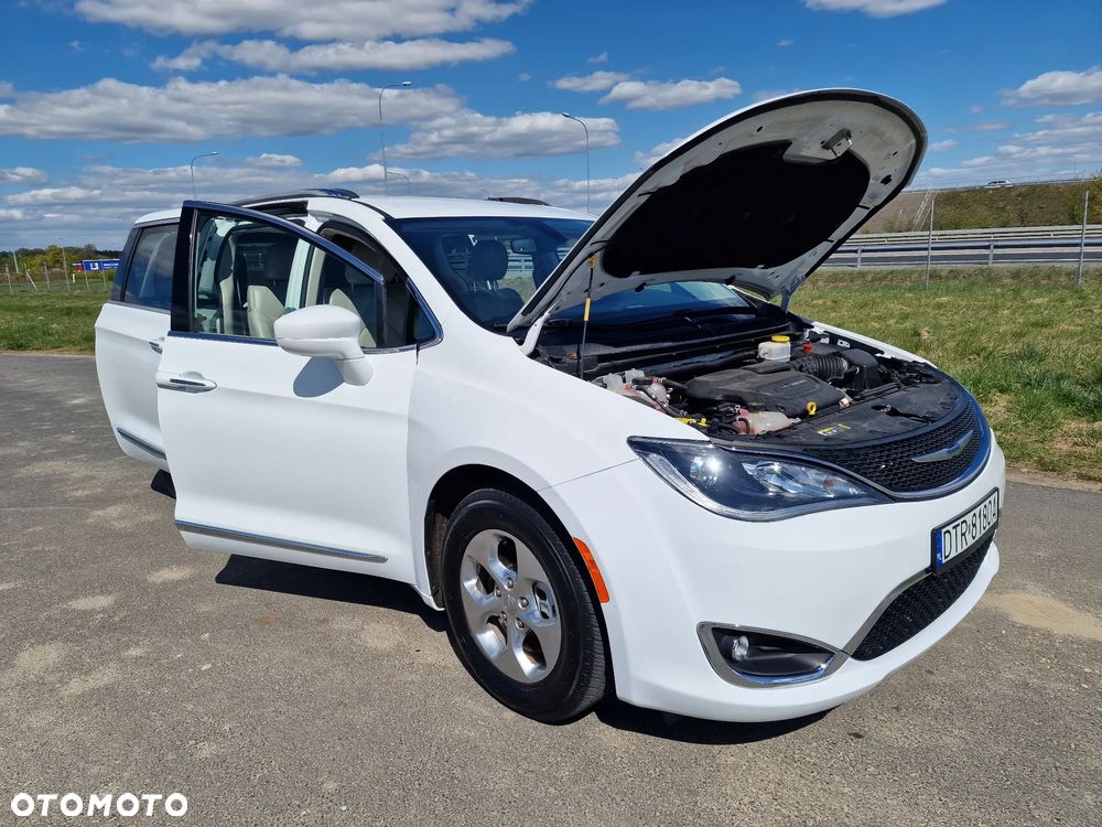 Chrysler Pacifica - 39