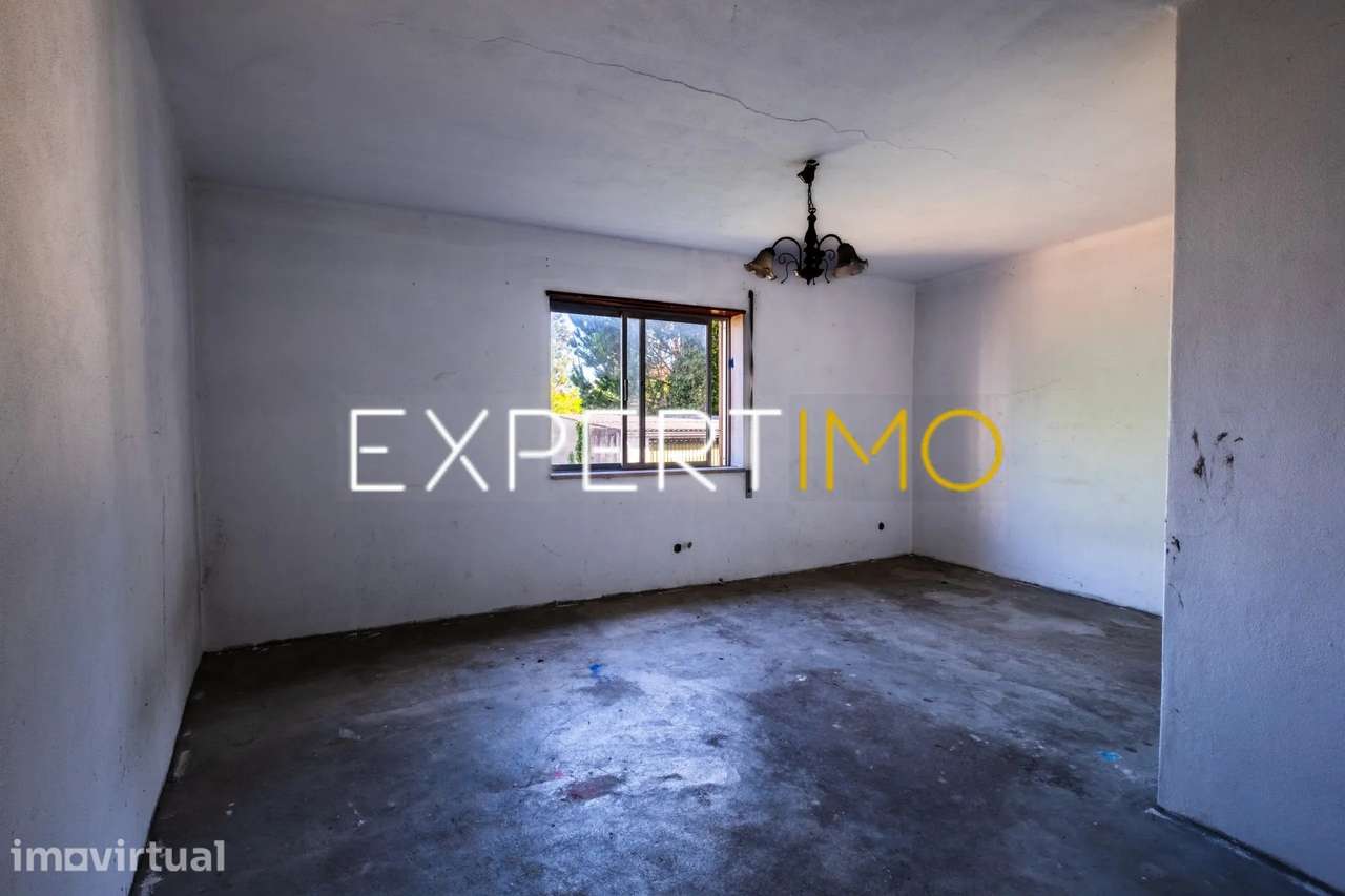Moradia para Remodelar com Terreno e Anexos no Centro da Lousã - Grande imagem: 5/26
