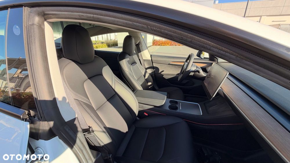 Tesla Model 3 Standard Reichweite Plus Hinterradantrieb - 33