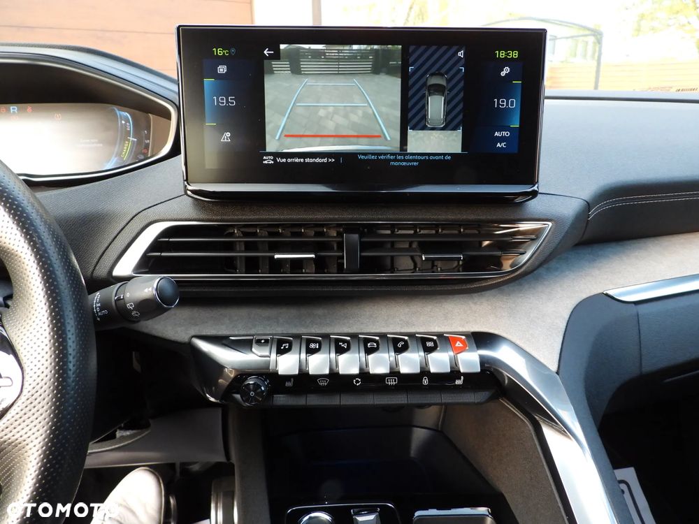 Peugeot 3008 225 e-EAT8 GT - 32