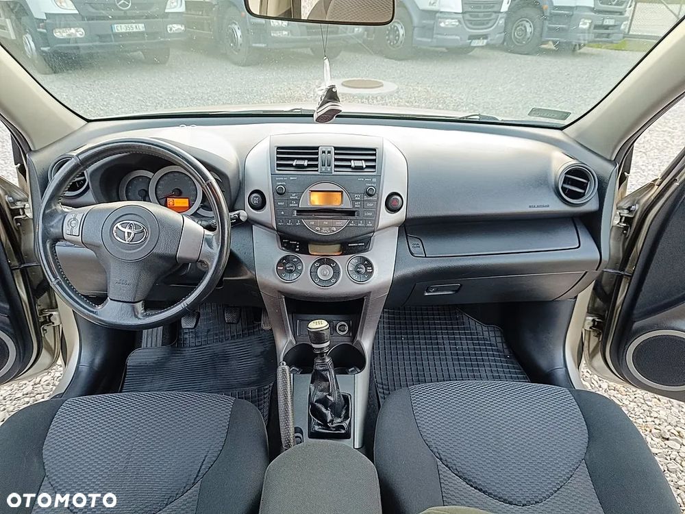 Toyota RAV4 2.2 D-4D Sol - 16