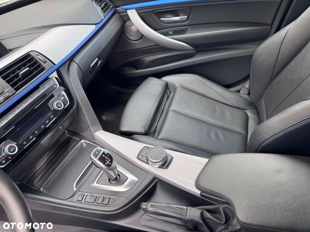 BMW 3GT 330i xDrive M Sport - 16