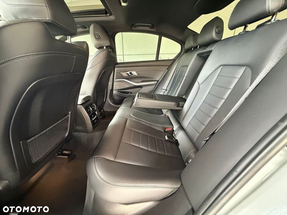 BMW Seria 3 M340i xDrive - 10