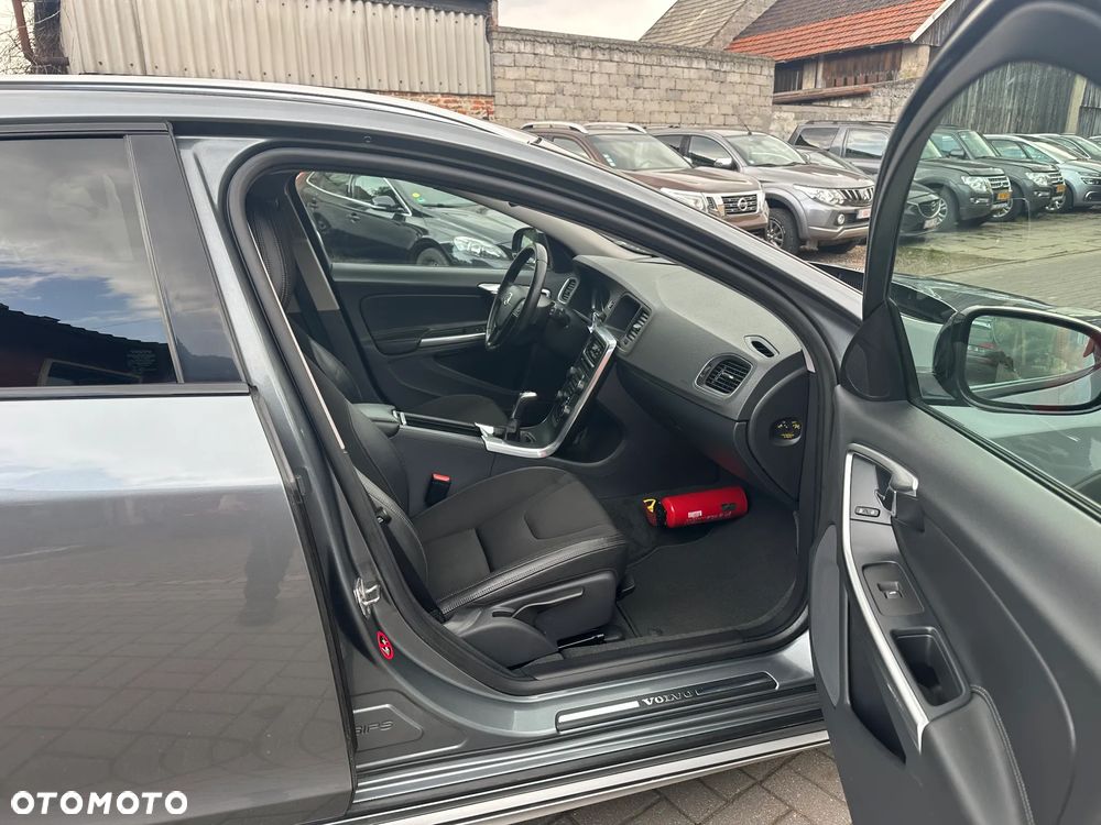 Volvo V60 Cross Country - 12