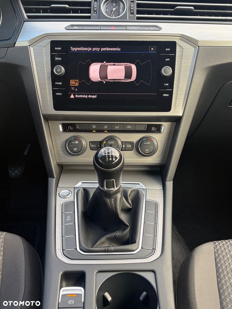 Volkswagen Passat - 21